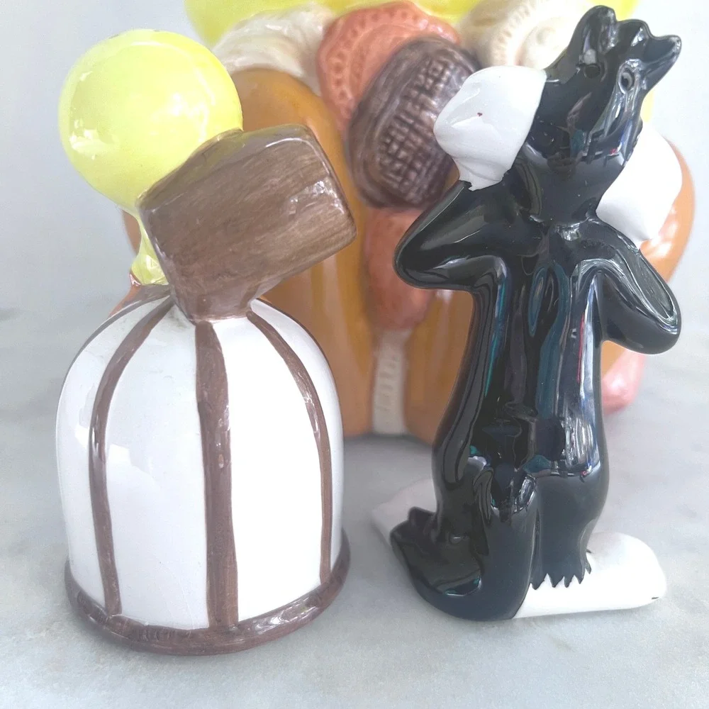 Vintage Warner Bros 93 Looney Tunes Cookie Jar and Shakers Tweety Bird Sylvester